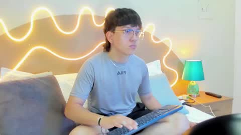 Snapshot of little_mattew chatting on 10/09/25, 02:48 M A T T E W  online show from 10/09/25, 02:48