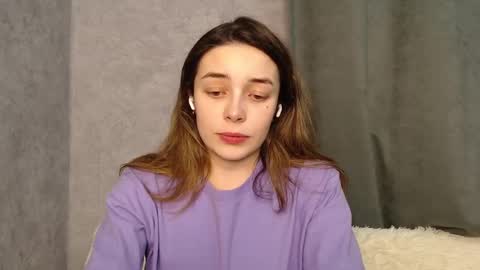 Snapshot of little_mia__ chatting on 12/26/24, 09:26 Mia   Im online every day 1530 PM in New York  2030 PM in London online show from 12/26/24, 09:26