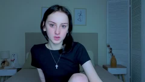 little_mollee online show from 12/15/25, 04:39