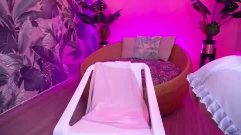 Paulette online show from 11/08/25, 01:33