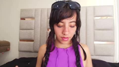 Mia online show from 12/20/25, 02:57