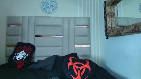 Snapshot of little_peachhh chatting on 02/14/26, 11:18 Mia online show from 02/14/26, 11:18