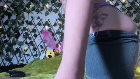 Snapshot of little_peachhh chatting on 03/24/26, 11:15 Mia online show from 03/24/26, 11:15