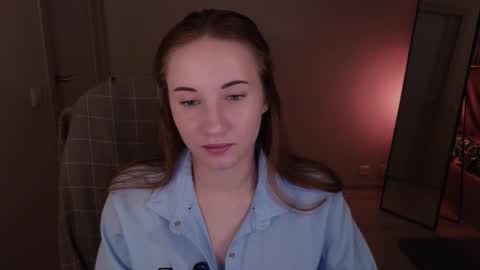 Snapshot of little_pretty_woman chatting on 10/16/25, 07:37 little_pretty_woman online show from 10/16/25, 07:37