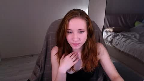 Snapshot of little_pretty_woman chatting on 03/26/26, 02:33 little_pretty_woman online show from 03/26/26, 02:33