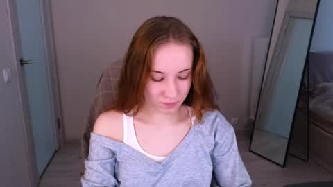 Snapshot of little_pretty_woman chatting on 04/07/26, 02:50 little_pretty_woman online show from 04/07/26, 02:50