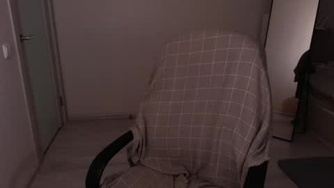 Snapshot of little_pretty_woman chatting on 04/19/26, 06:10 little_pretty_woman online show from 04/19/26, 06:10