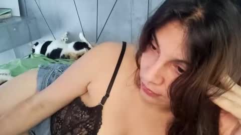 Maya online show from 02/08/25, 06:43