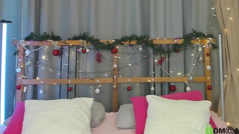 Snapshot of little_radiant_sun chatting on 12/19/24, 09:29 Kriss online show from 12/19/24, 09:29