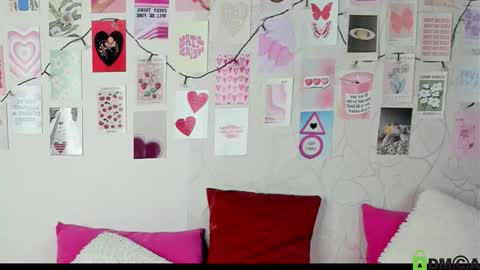 Snapshot of little_radiant_sun chatting on 09/11/25, 08:14 Kriss online show from 09/11/25, 08:14