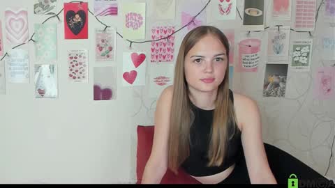 Snapshot of little_radiant_sun chatting on 10/10/25, 10:03 Kriss online show from 10/10/25, 10:03