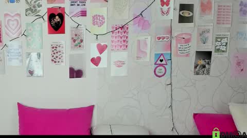 Snapshot of little_radiant_sun chatting on 10/19/25, 06:36 Kriss online show from 10/19/25, 06:36