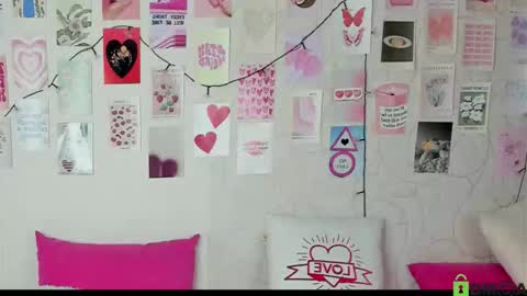 Snapshot of little_radiant_sun chatting on 10/21/25, 09:32 Kriss online show from 10/21/25, 09:32