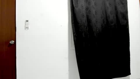 Snapshot of little_rapunsel_ chatting on 01/08/25, 10:04 RAPUNSEL AND CAIN online show from 01/08/25, 10:04