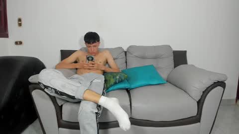 Snapshot of little_show_sexy chatting on 11/15/25, 03:48 little_show_sexy online show from 11/15/25, 03:48