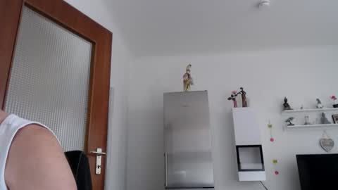Snapshot of little_sow chatting on 04/15/26, 02:24 little_sow online show from 04/15/26, 02:24