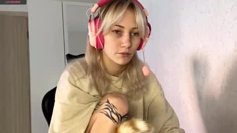 Snapshot of little_soyia chatting on 10/18/25, 08:15 Lana online show from 10/18/25, 08:15