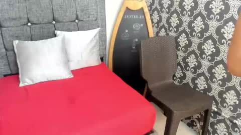 Snapshot of little_sugar19 chatting on 10/21/25, 12:28 alex online show from 10/21/25, 12:28