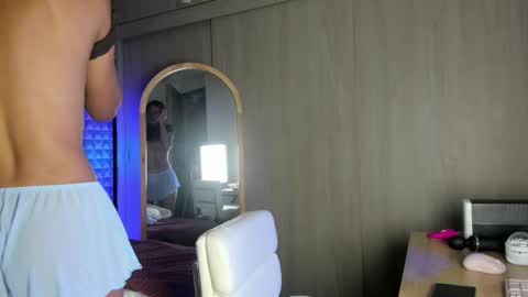 Snapshot of little_sugar19 chatting on 02/19/26, 02:18 alex online show from 02/19/26, 02:18