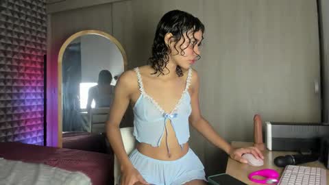 Snapshot of little_sugar19 chatting on 02/19/26, 09:22 alex online show from 02/19/26, 09:22