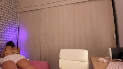 Snapshot of little_sugar19 chatting on 04/20/26, 03:53 alex online show from 04/20/26, 03:53