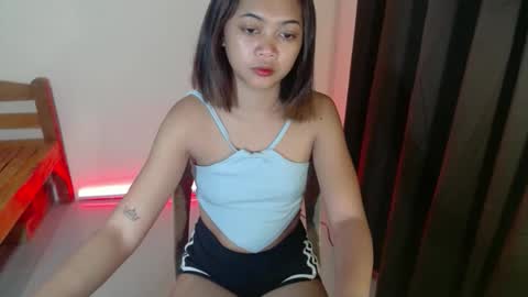 Snapshot of little_sunshine18 chatting on 04/11/26, 11:14 shine online show from 04/11/26, 11:14