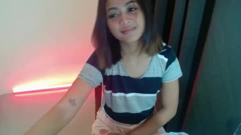 Snapshot of little_sunshine18 chatting on 04/27/26, 12:25 shine online show from 04/27/26, 12:25