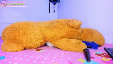 Snapshot of little_tatis chatting on 12/17/24, 06:42 Im Laura. buy my contentcompra mi contenido offline online show from 12/17/24, 06:42