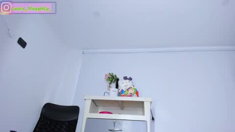 Snapshot of little_tatis chatting on 01/14/25, 12:45 Im Laura. buy my contentcompra mi contenido offline online show from 01/14/25, 12:45