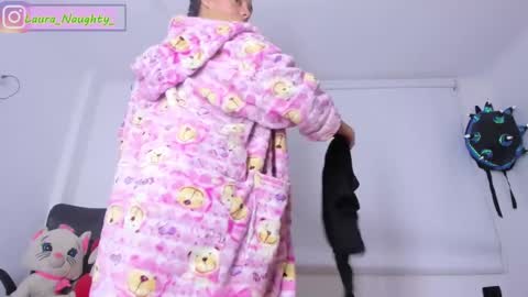 Snapshot of little_tatis chatting on 01/17/25, 09:17 Im Laura. buy my contentcompra mi contenido offline online show from 01/17/25, 09:17