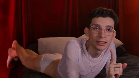 Snapshot of little_twiink chatting on 02/14/26, 01:35 Juan Ferrer online show from 02/14/26, 01:35