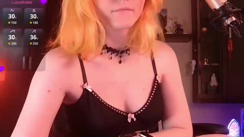 Snapshot of little_witch_sofia chatting on 10/19/25, 07:47 Sofia online show from 10/19/25, 07:47