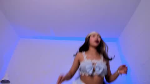 Snapshot of little_xioo chatting on 09/12/25, 01:17 Xiom online show from 09/12/25, 01:17