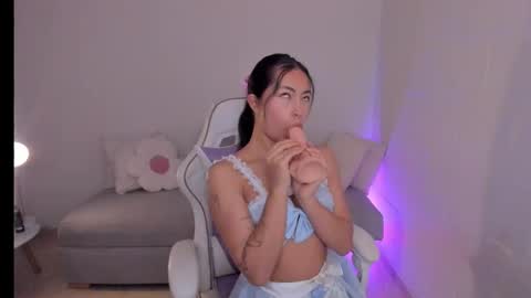 Snapshot of little_xioo chatting on 11/04/25, 03:33 Xiom online show from 11/04/25, 03:33