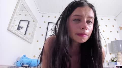 Snapshot of littlearii chatting on 01/18/25, 01:08 Ari online show from 01/18/25, 01:08