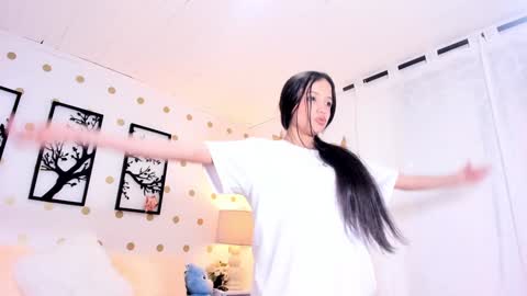 Snapshot of littlearii chatting on 02/04/25, 08:59 Ari online show from 02/04/25, 08:59