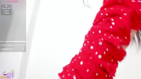 Snapshot of littlearii chatting on 02/20/25, 10:15 Ari online show from 02/20/25, 10:15