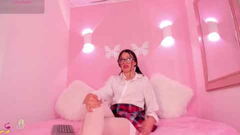 Snapshot of littlearii chatting on 03/06/25, 06:59 Ari online show from 03/06/25, 06:59