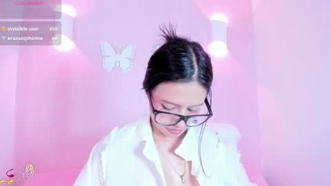 Snapshot of littlearii chatting on 03/06/25, 10:04 Ari online show from 03/06/25, 10:04