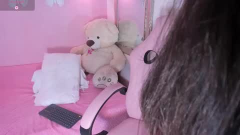 Snapshot of littlearii chatting on 10/02/25, 07:10 Ari online show from 10/02/25, 07:10