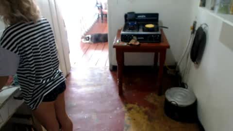 Snapshot of littlebell44 chatting on 05/06/26, 01:05 sofia online show from 05/06/26, 01:05
