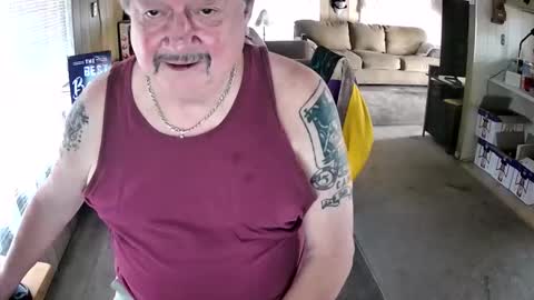 Snapshot of littled83057 chatting on 10/31/25, 05:47 Littled83057 online show from 10/31/25, 05:47