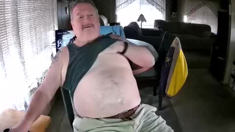 Snapshot of littled83057 chatting on 11/18/25, 07:18 Littled83057 online show from 11/18/25, 07:18