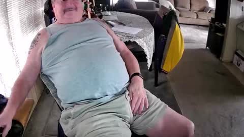 Snapshot of littled83057 chatting on 12/13/25, 07:53 Littled83057 online show from 12/13/25, 07:53