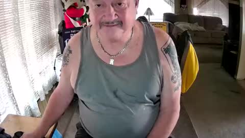 Snapshot of littled83057 chatting on 12/20/25, 07:32 Littled83057 online show from 12/20/25, 07:32