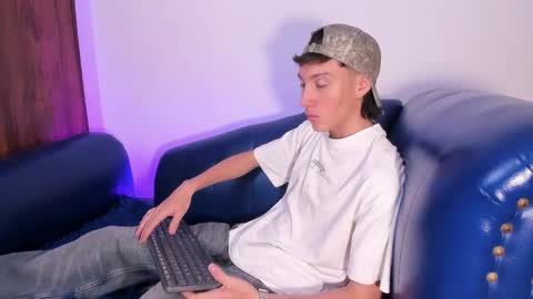 Snapshot of littledanny_ chatting on 04/25/26, 02:58 DANNY online show from 04/25/26, 02:58