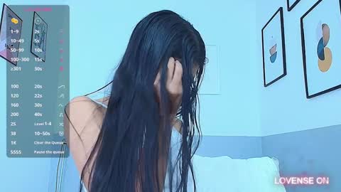 Snapshot of littlee_emilyy_ chatting on 12/13/24, 01:33 Emily  online show from 12/13/24, 01:33