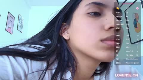 Snapshot of littlee_emilyy_ chatting on 12/23/24, 05:43 Emily  online show from 12/23/24, 05:43