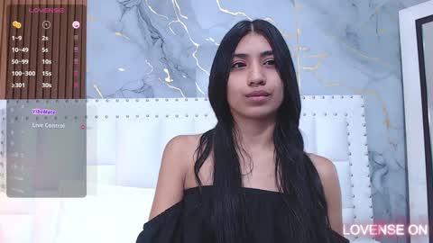 Snapshot of littlee_emilyy_ chatting on 01/14/25, 09:13 Emily  online show from 01/14/25, 09:13