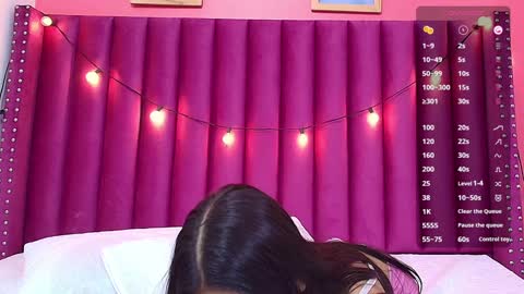 Snapshot of littlee_emilyy_ chatting on 01/31/25, 06:02 Emily  online show from 01/31/25, 06:02